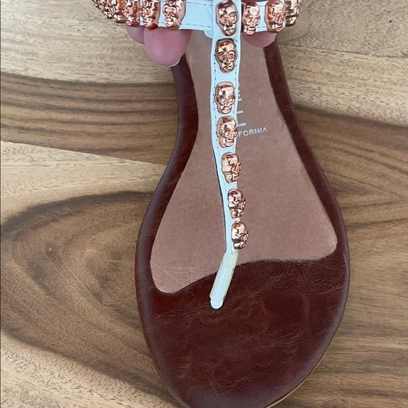 7.5.   RARE  Jeffrey Campbell  White and Tan Leather Sandals - Picture 3 of 7